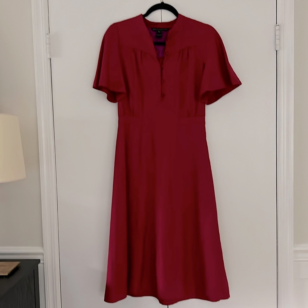 Gorgeous burgundy 100% silk Marc by Marc Jacobs dress with buttons & side zip